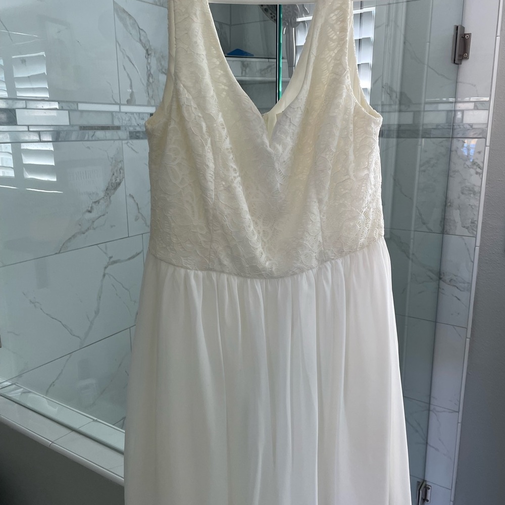 Francesca’s Size Medium - Off White Bridal Party Lace Dress